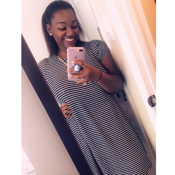 Also—I’m accepting offers!! Happy poshing! 🌸💖🥰 - Picture 1 of 1